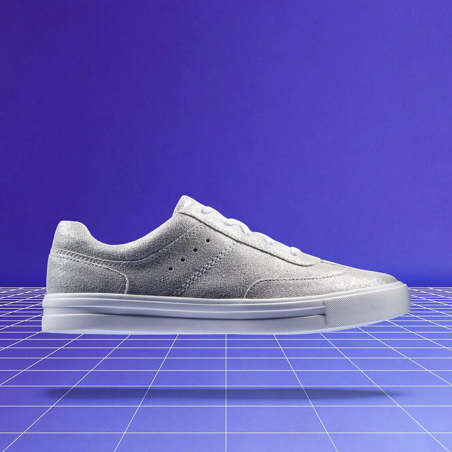 makea court - metallic leer